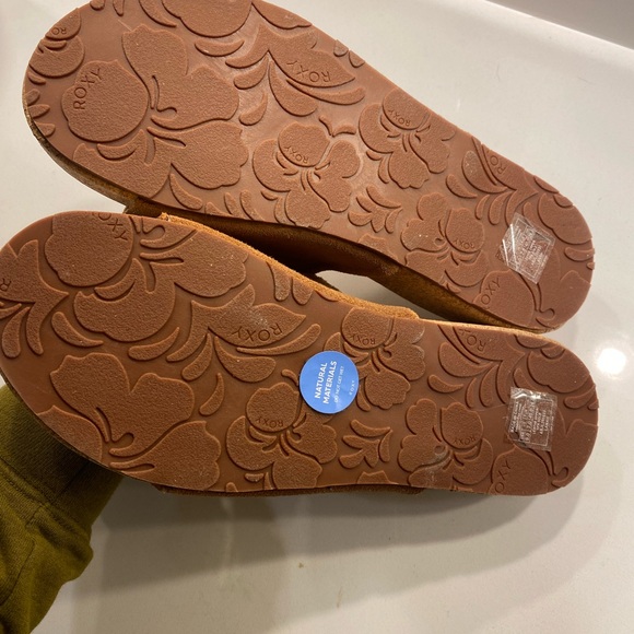 Roxy brown suede and cork platform slides. Size 9 - Picture 5 of 6
